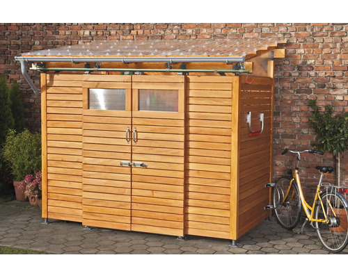 Gartenschrank aus Holz mit Schiebetüren, Fenstern und einem Pultdach aus Wellplatten, ausgestattet mit einer Dachrinne.