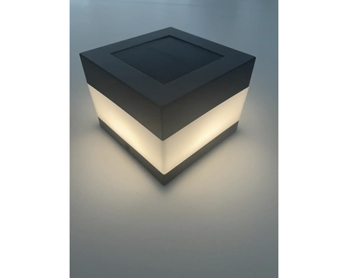 Lampe solaire LED carrée pour éclairage extérieur avec panneau solaire intégré sur le dessus