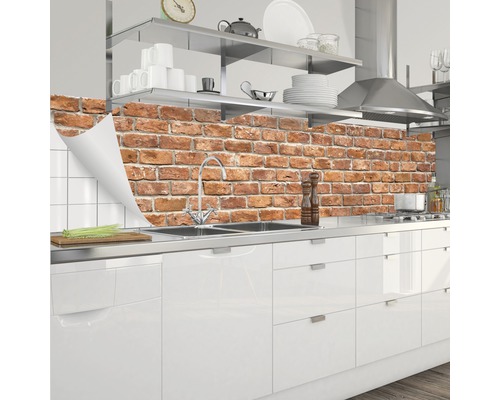 Küchenrückwand mit Mauerwerk-Motiv in einer modernen Küche