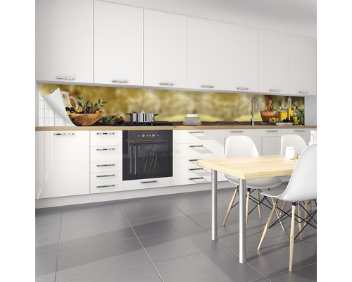 Crédence de cuisine avec motif d''olives dans une cuisine moderne