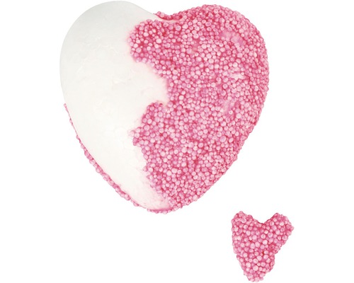 Décoration en forme de cœur avec des billes de polystyrène