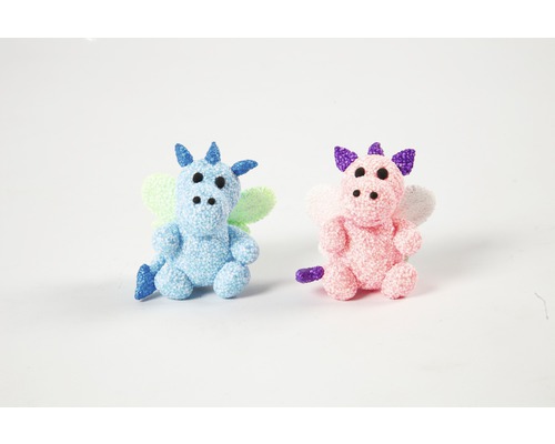 Deux figurines de dragon avec des ailes en laine