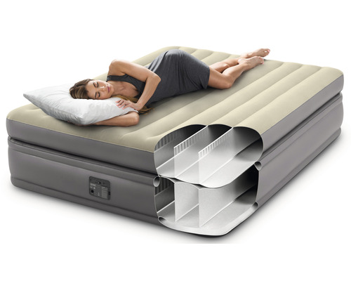 Luftbett mit innerer Struktur und schlafender Person