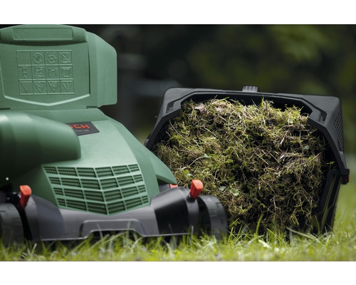 Tondeuse à gazon avec bac de ramassage plein