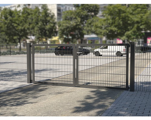 Doppeltor aus Metall für den Aussenbereich