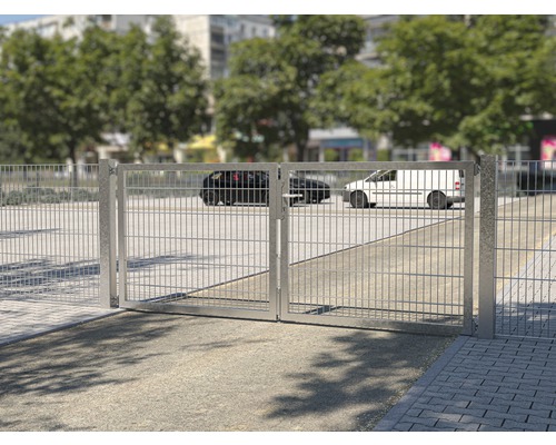 Doppeltor aus Metall mit Maschendraht für den Aussenbereich