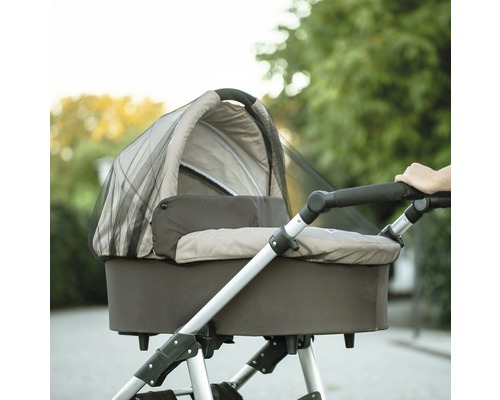 Poussette avec moustiquaire pour protection contre les insectes