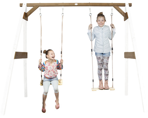 Portique avec deux enfants sur des balançoires en bois avec cordes