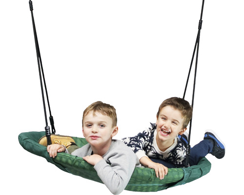 Deux enfants sont allongés dans une balançoire nid d''oiseau.