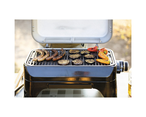 Grill mit Würstchen, Auberginen und Paprika.