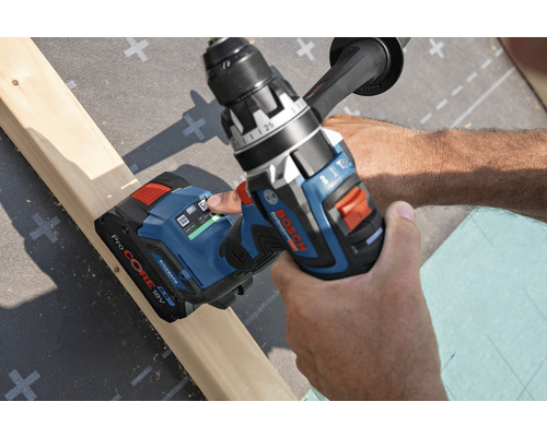 Visseuse-perceuse sans fil Bosch en utilisation sur une pièce de bois