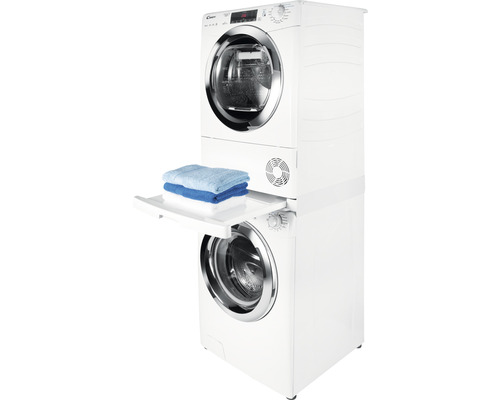 Lave-linge et sèche-linge superposés avec étagère et serviettes