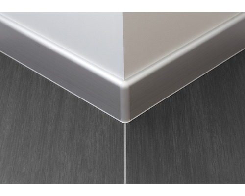 Coin avec plinthe et revêtement de sol