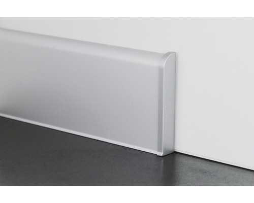 Plinthe métallique au sol