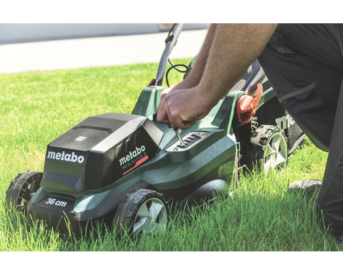 Réglage de la hauteur de coupe sur une tondeuse à gazon Metabo