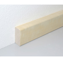 Sockelleiste aus Holz an einer Wand