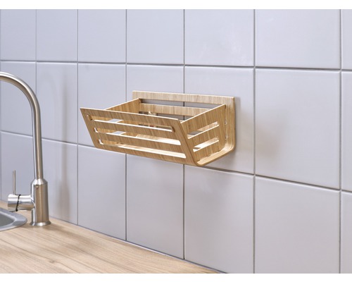 Panier mural en bambou dans la cuisine, pour ranger les ustensiles de cuisine