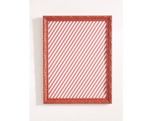 Cadre photo carré avec moulure décorative et motif rayé