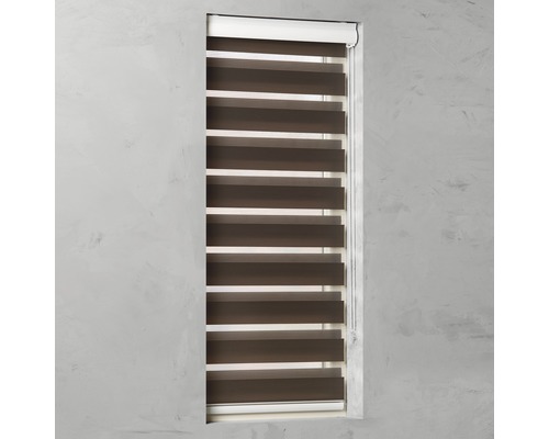 Fensterrollo mit abwechselnd transparenten und blickdichten Streifen