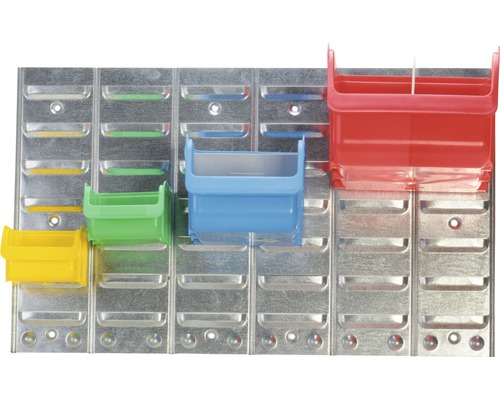 Panneau mural d''atelier avec boîtes de rangement de différentes couleurs