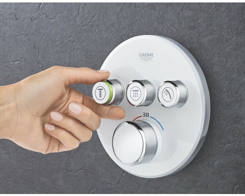 Hand bedient Grohe Duscharmatur mit Temperaturregler