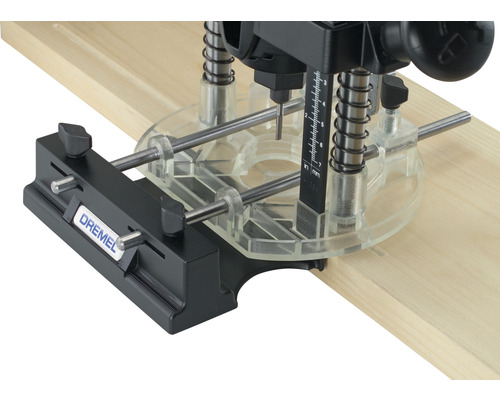 Logo Dremel avec accessoire de fraisage pour le fraisage du bois