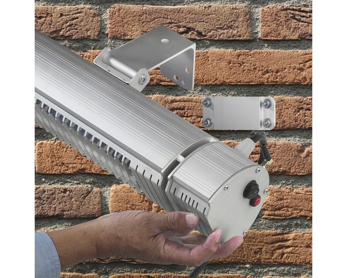 Radiateur infrarouge avec support pour montage mural.