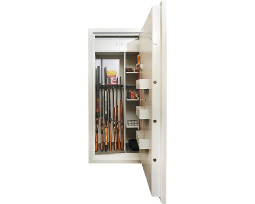 Coffre-fort pour armes ouvert avec fusils et accessoires