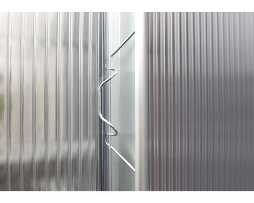 Gros plan d''une plaque alvéolaire avec élément de fixation