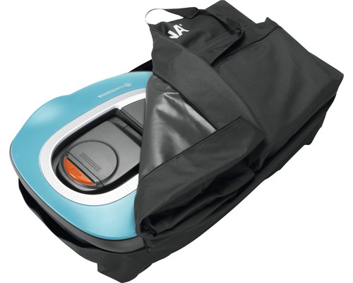 Robot tondeuse Gardena dans un sac de transport pour faciliter le transport et le stockage.