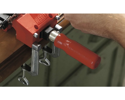 Logo BESSEY sur un étau avec poignée