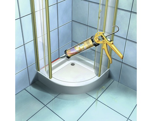 Application de silicone d''une cartouche pour sceller une cabine de douche