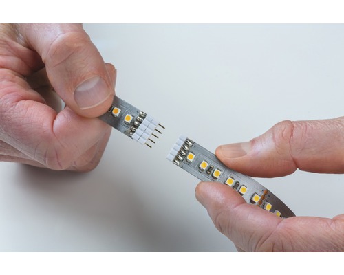 Connecteur de bande LED dans les mains