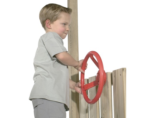 Enfant jouant avec un volant rouge sur une tour de jeux