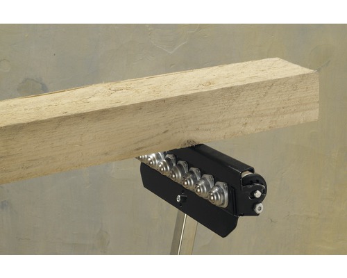 Chevalet à rouleaux avec planche de bois pour atelier