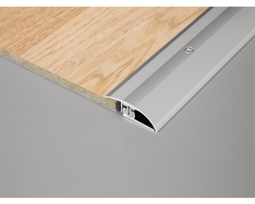 Barre de profilé métallique entre deux revêtements de sol