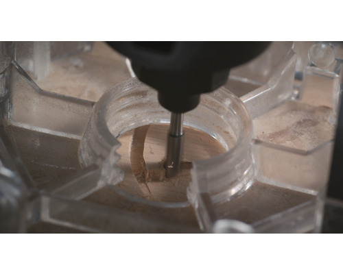 Travail du bois avec une défonceuse