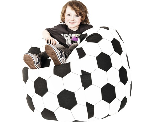 Garçon assis sur un pouf avec motif de ballon de football