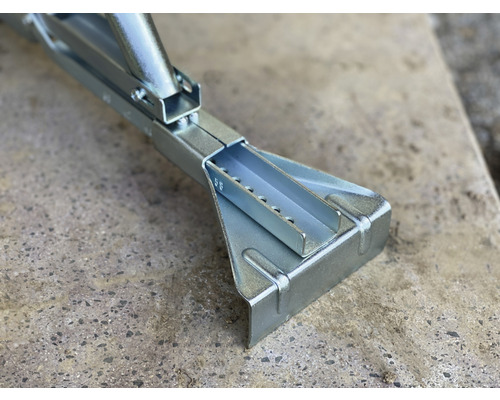 Nahaufnahme einer Gerüstbockhalterung aus Metall