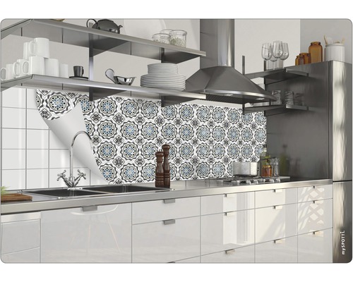 Scène de cuisine avec stickers carrelage style rétro comme crédence de cuisine