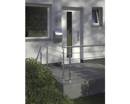 Eingangsbereich eines Hauses mit Edelstahlgeländer