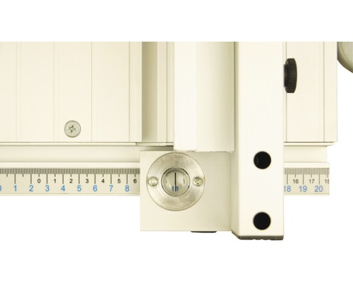 Detailansicht einer Werkbank mit Skala