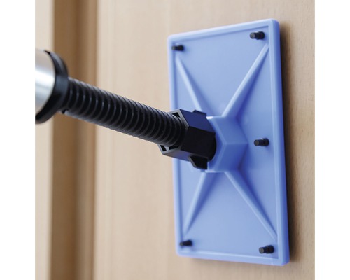 Farbauftraggerät mit aufgesetztem Pad zur Wandgestaltung