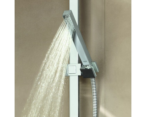 Handbrause mit Brauseschlauch und Wasserstrahl