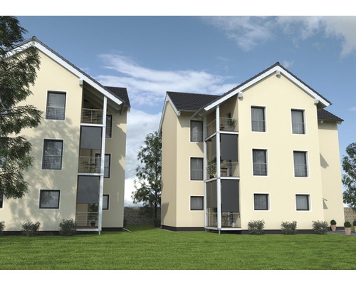 Immeubles d''habitation avec balcons et stores extérieurs dans un quartier résidentiel