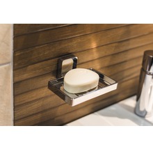 Seifenablage mit Seife im Badezimmer