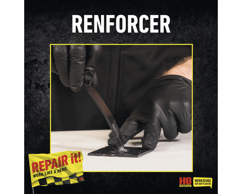 Application du produit de réparation RENFORCER avec des gants et un outil.