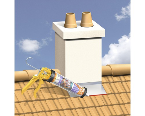 Pistolet à mastic avec produit d''étanchéité sur un toit, avec une cheminée en arrière-plan