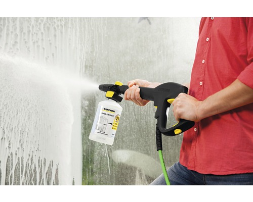 Kärcher Nettoyant pour verre 1 l pour nettoyeur haute pression Nettoyeur haute pression Kärcher avec nettoyant pour vitres en utilisation