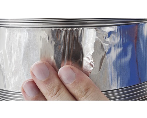 Beschädigtes Etikett auf einer Dose